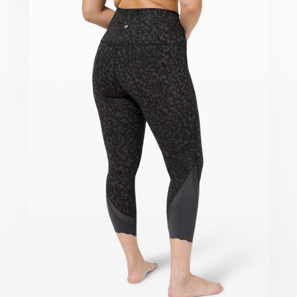Lululemon Wunder Under High-Rise Crop 23” Scallop Luxtreme in Camo Deep Coal